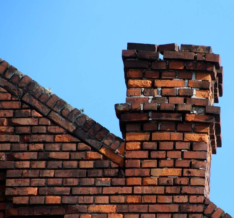 Damaged chimney on an Chicago Ridge home showing cracks and missing mortar